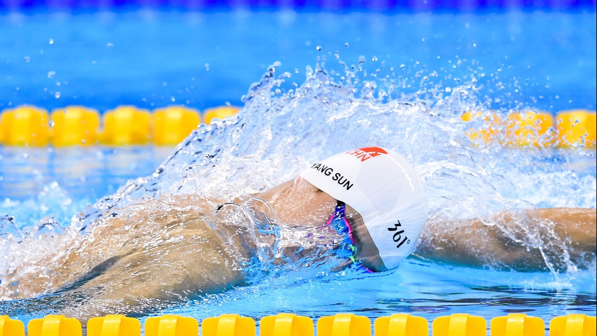 爱游戏内容中心-电竞行业的社会责任：健康游戏、防止沉迷与公益活动，电竞行业的社会问题